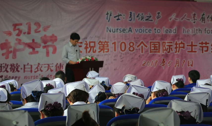 坚持梦想  点燃生命——记区二院5.12国际护士节纪念大会